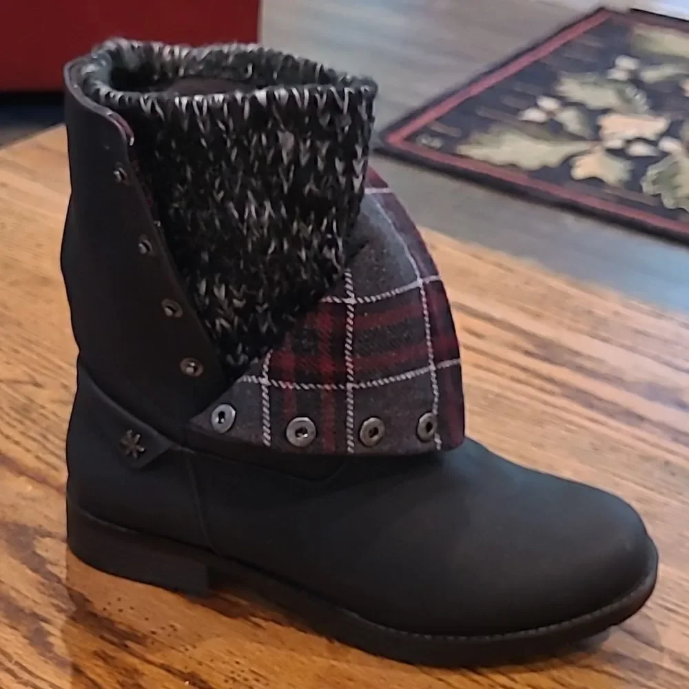 Sporto ankle boots sz 9 W partially lined sock boot
